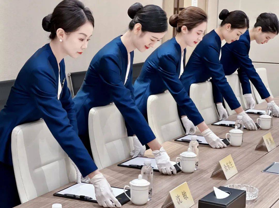 引入三軍儀仗隊禮儀標準，越秀服務(wù)打造臻越體系形象名片